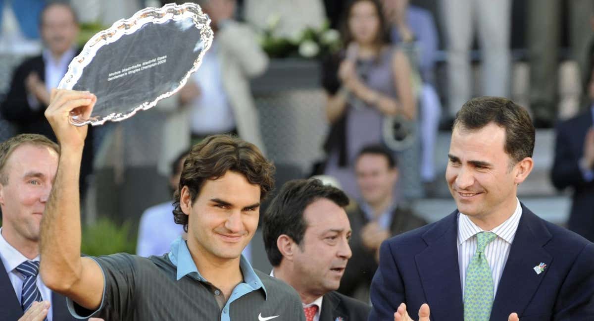 Federer con el trofeo de Madrid en 2009./AP