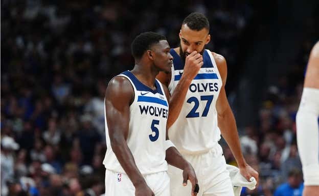 Rudy Gobert y Anthony Edwards durante el primer partido ante los Nuggets. Usa Today Sports
