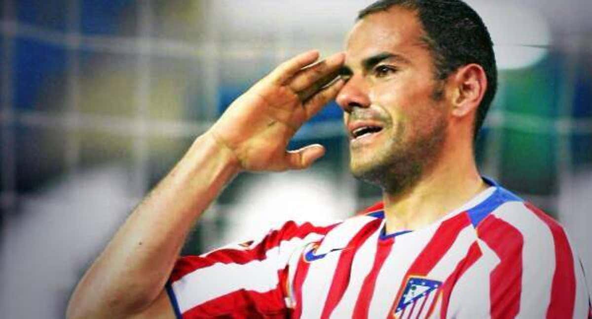 Salva Ballesta, realiza su característico saludo militar tras un gol.