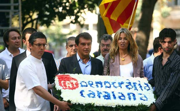 Laporta en la ofrenda floral el día de la Diada con Democràcia Catalana.  AGENCIAS