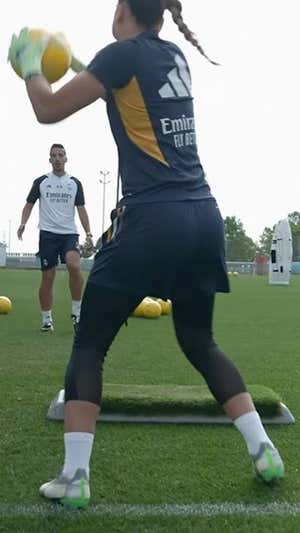 Misa, durante un entrenamiento con las botas de Skechers.  Real Madrid
