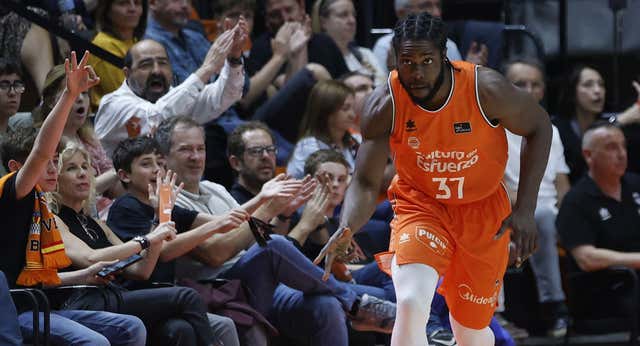 Semi Ojeleye y una renovación a fuego lento en Valencia… que se aceleró por una ‘espantada’