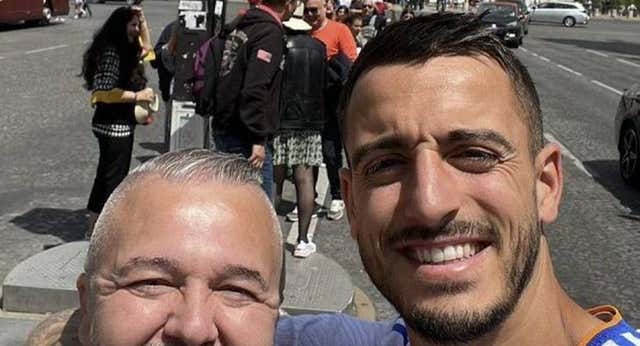 El extraño caso de Joselu: aficionado en París en 2022, descenso en 2023 y a la final en 2024