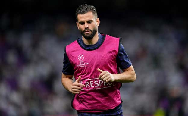 Nacho Fernández calienta antes de empezar un partido. EP