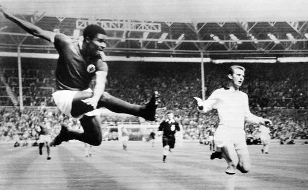Con el empate a la Roma superaron al Benfica de Eusébio.  AFP