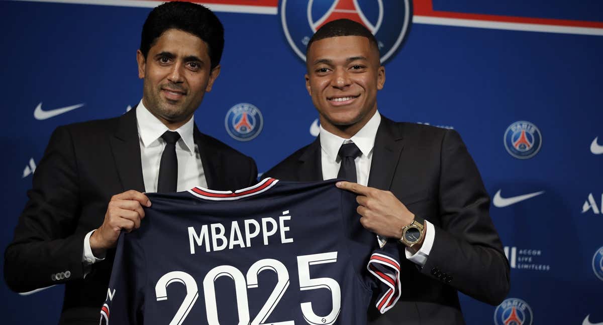 Al Khelaifi y Mbappe, el día de su renovación.