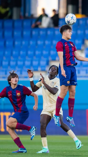 Cuenca y Cubarsí durante el partido de Youth League contra el Oporto. FCB