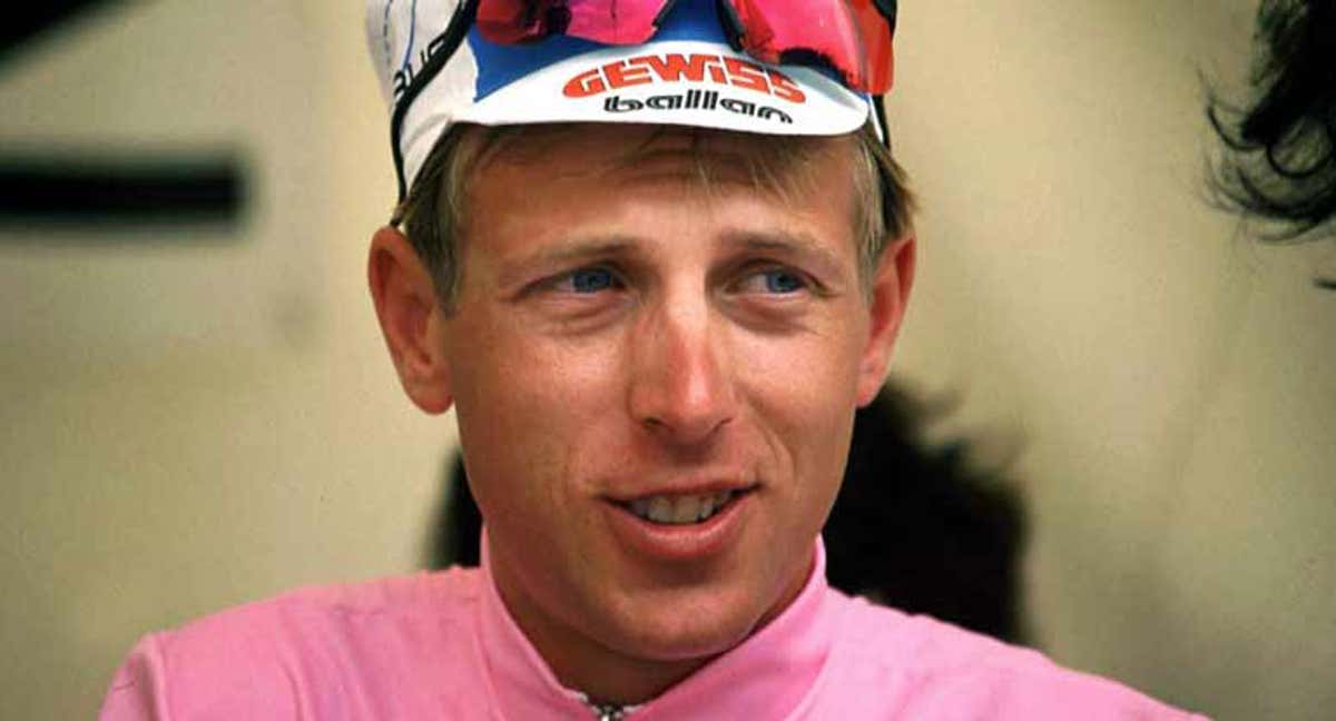 Eugeni Berzin, con la 'maglia' rosa en el Giro del 94./