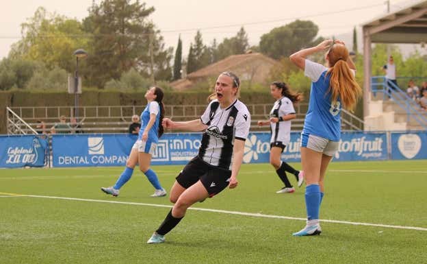 Inma celebrando un gol con el Cartagena.  FC CARTAGENA