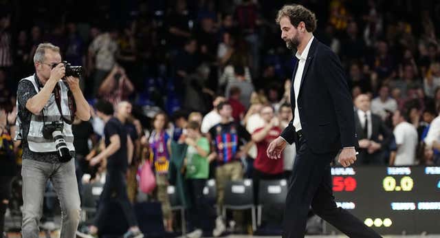 La foto de Roger Grimau y la figura de Juan Carlos Navarro que representan las turbulencias del Barça
