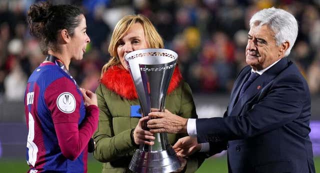 Los motivos por los que Rocha no entregará el trofeo de campeón al Barça y sí al Real Madrid