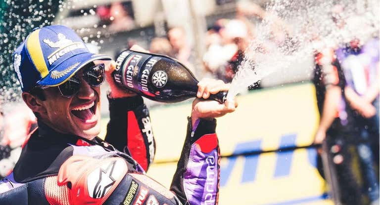 Jorge Martín en el podio de Le Mans.