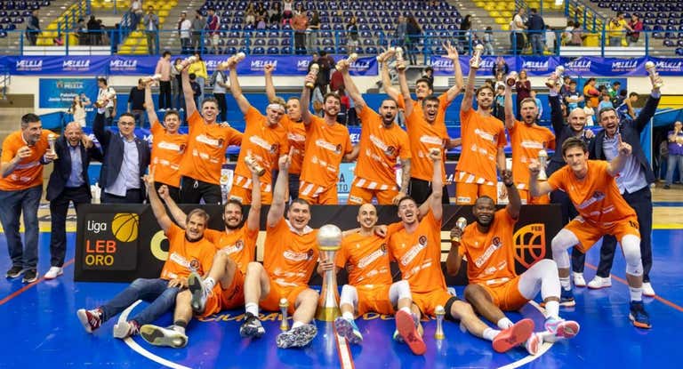 El Leyma Coruña celebra el ascenso a la ACB en Melilla.