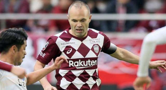 Iniesta ya ve el final: «Hay días en que el cuerpo dice basta, en vez de estar en el sofá con mis hijos tengo que pegarme hora y media en la camilla…»