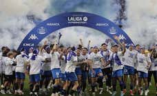 Cuatro años en el infierno, más abonados que el Barça y una piña para explicar el ascenso del Deportivo