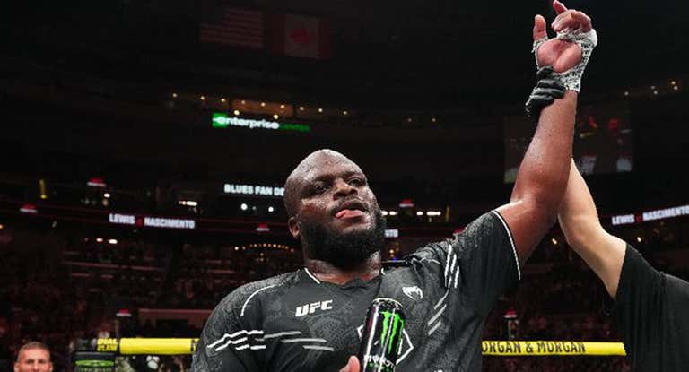 Derrick Lewis celebra su victoria en el UFC St.Louis.