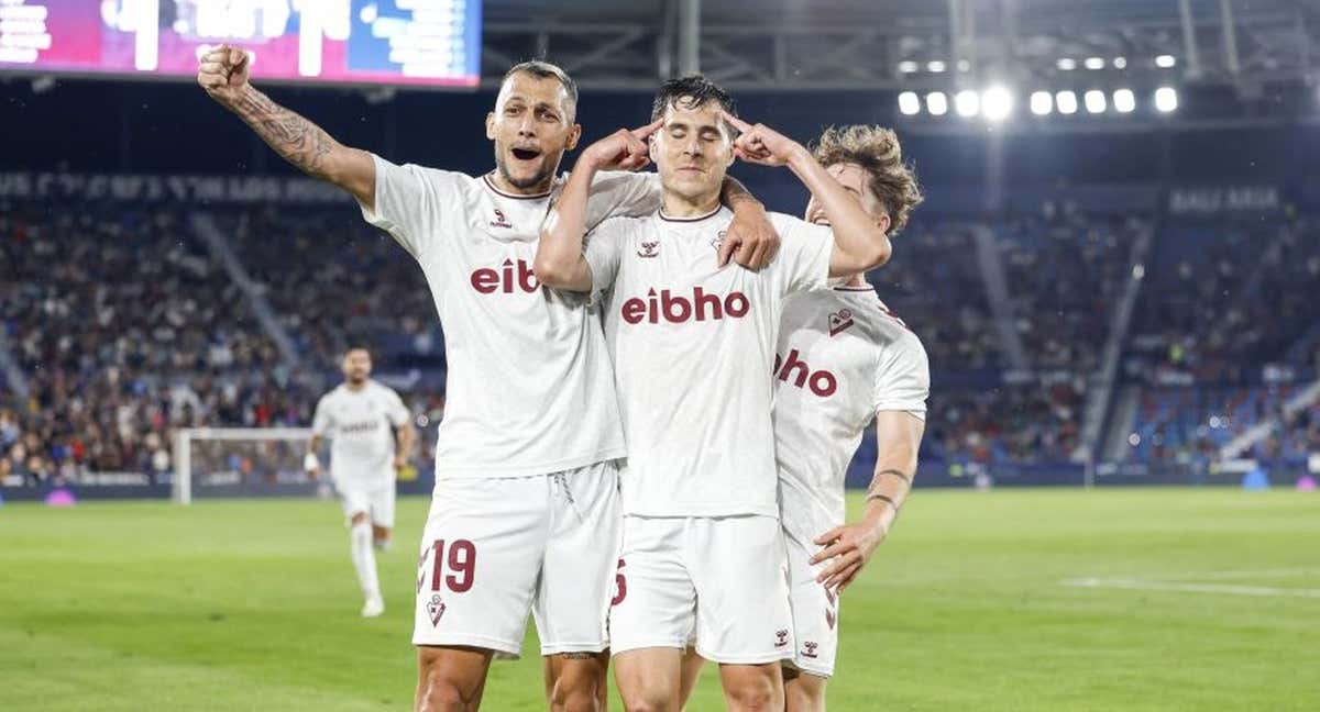Tejero celebra su doblete con el Eibar