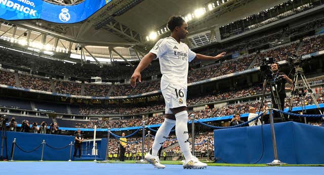 Yo jugué contra Endrick: «Físicamente es una cosa muy loca… No dejé de mirarle las piernas en todo el partido»