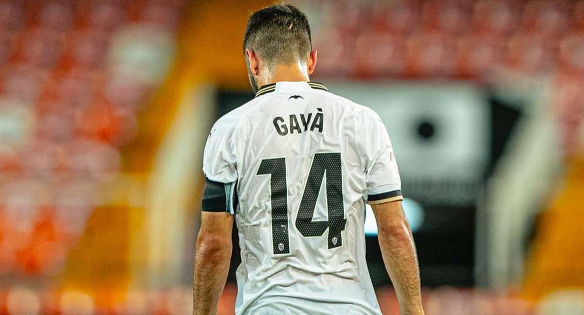 José Gayà de espaldas.