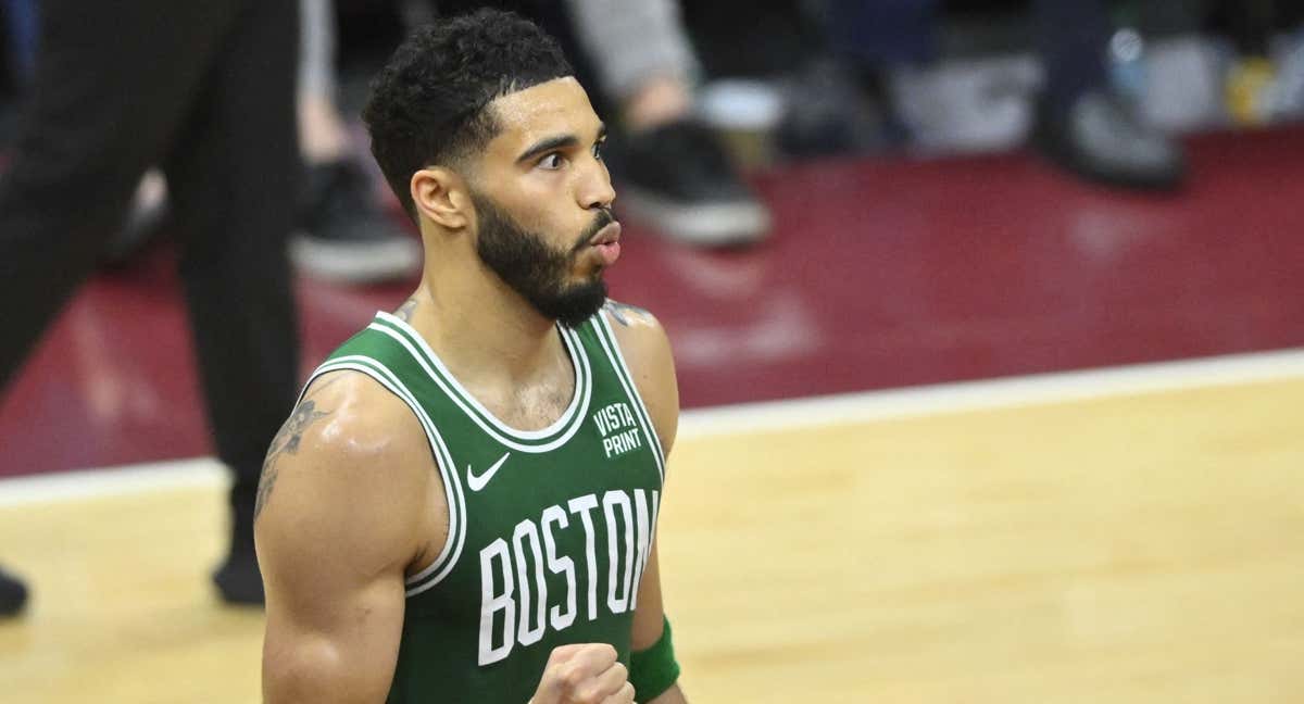 Jayson Tatum, sorprendido, celebra una canasta ante los Cavaliers./USA Today Sports