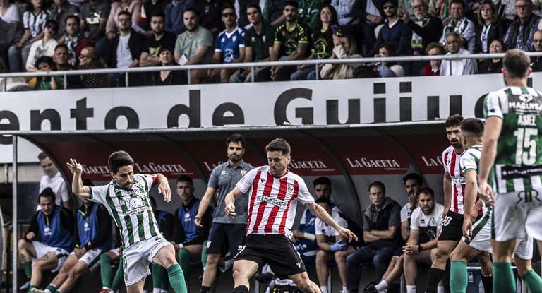Guijuelo - Logroñés en el partido de ida.
