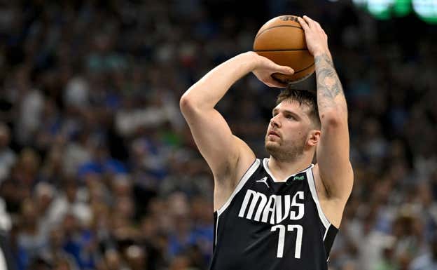 Luka Doncic lanza un tiro libre. USA Today Sports