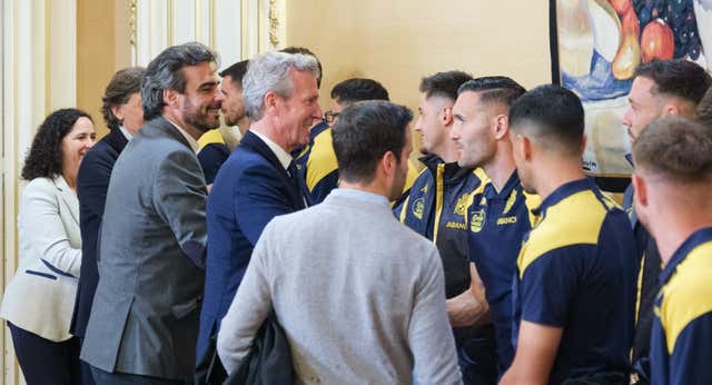 Dépor, Abanca y Ayuntamiento entierran el hacha de guerra y renuevan el convenio por Riazor