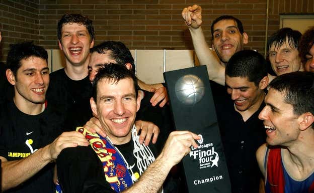 Nacho Rodríguez con el trofeo de campeón de la Final Four en 2003. Efe