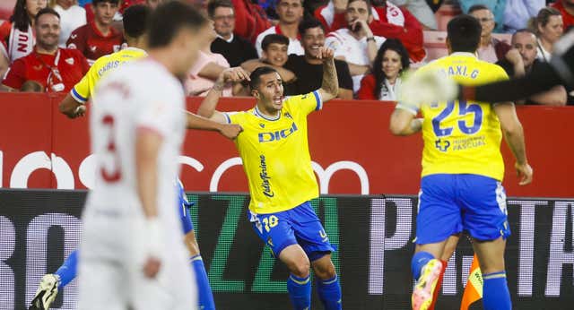 El Cádiz se aferra a Primera con un gol de Sergi Guardiola en el 96′