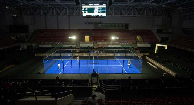 Malestar entre los jugadores con las pistas del Premier Padel de Paraguay: un cristal y una verja rota en cuatro días
