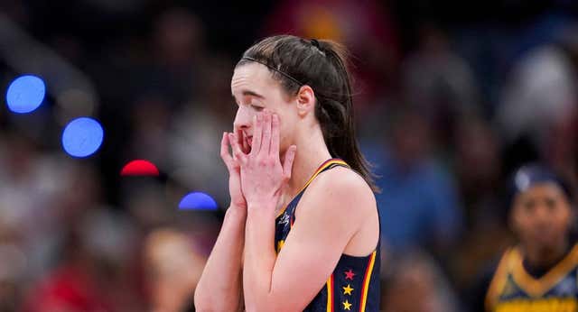 Caitlin Clark se atasca en su debut en casa ante la mejor Breanna Stewart