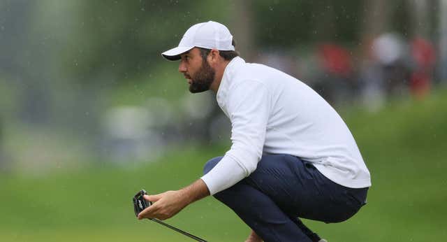Un sandwich, estiramientos en la celda y “bajar el ritmo cardiaco”: así fue la “experiencia completa” del número 1 del golf entre rejas