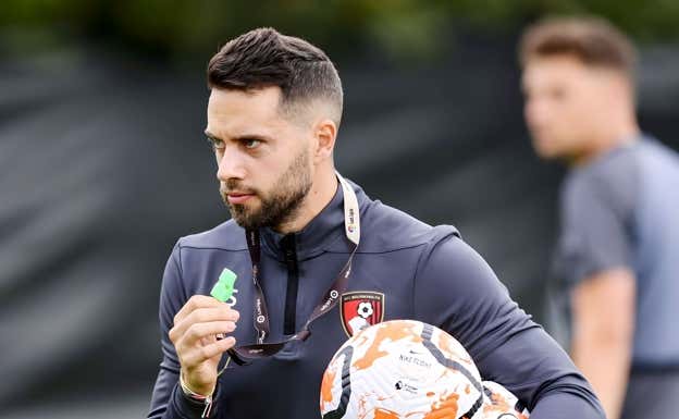 De la Torre cree que se puede tener buena relación con los futbolistas.  AFCB