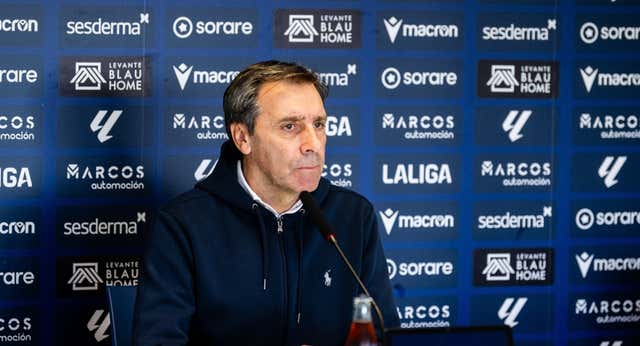 Miñambres carga contra el VAR después del empate ante el Eldense: “El gol es legal, nos lo anula porque nos lo quiere anular”