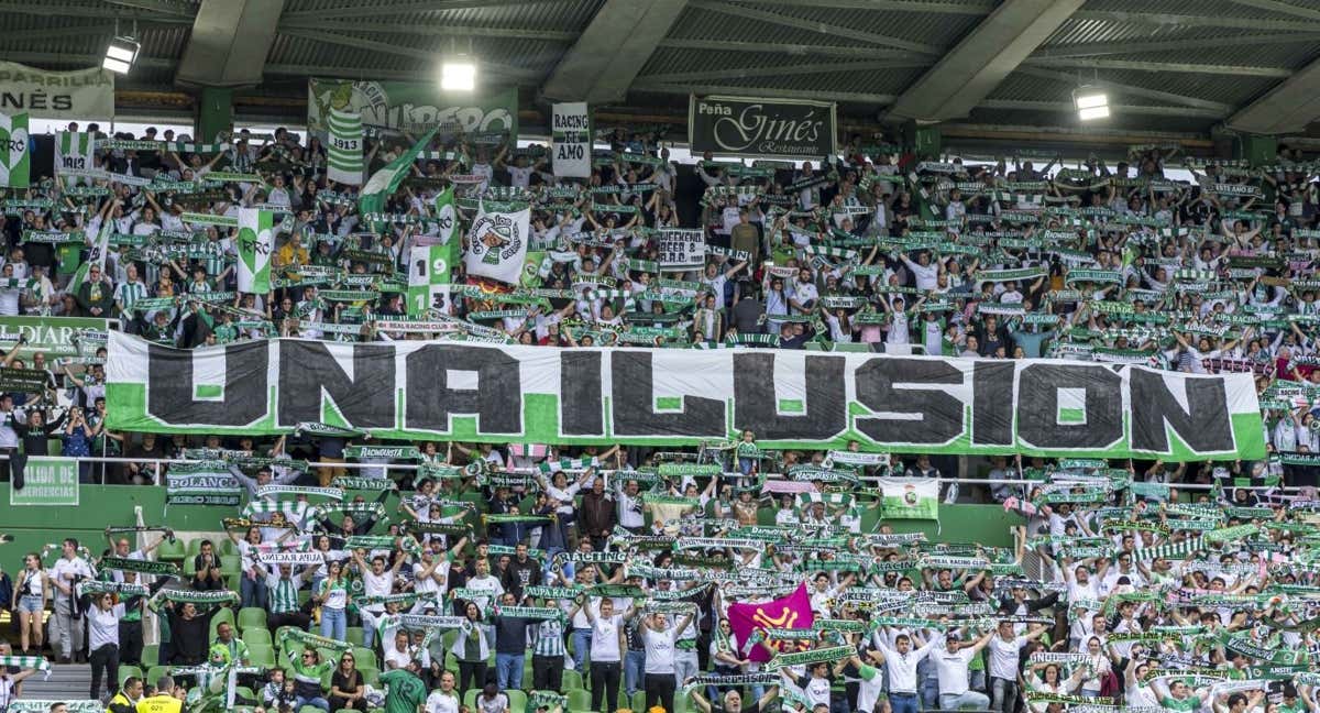Aficionados del Racing en El Sardinero.