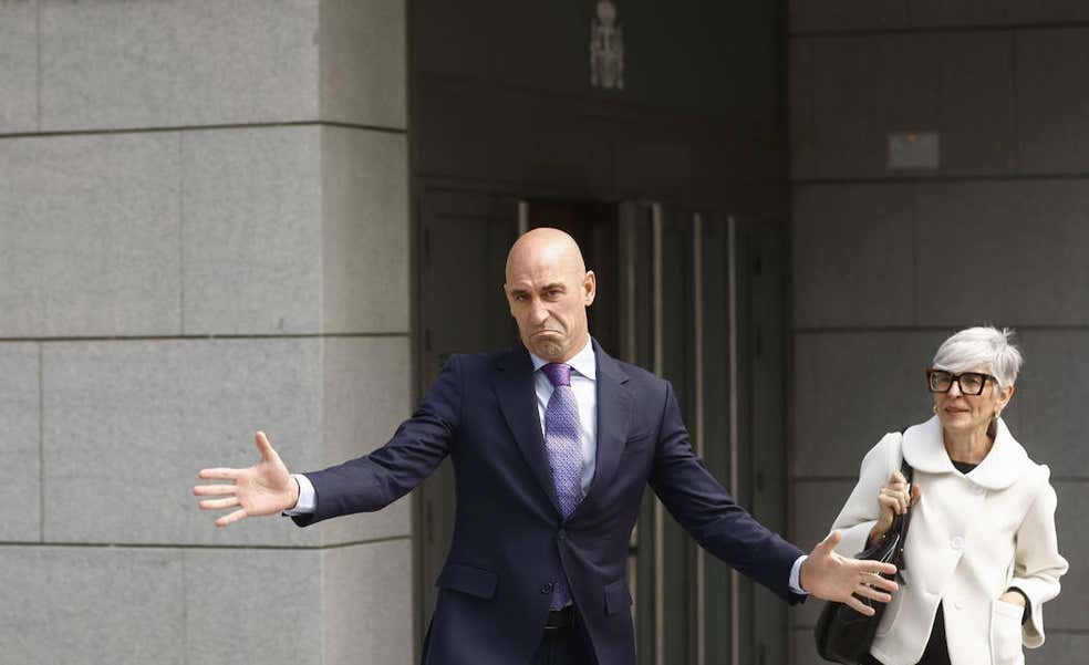 El seguro de la RFEF pagará la fianza de Luis Rubiales por el beso no consentido y las coacciones a Jenni Hermoso