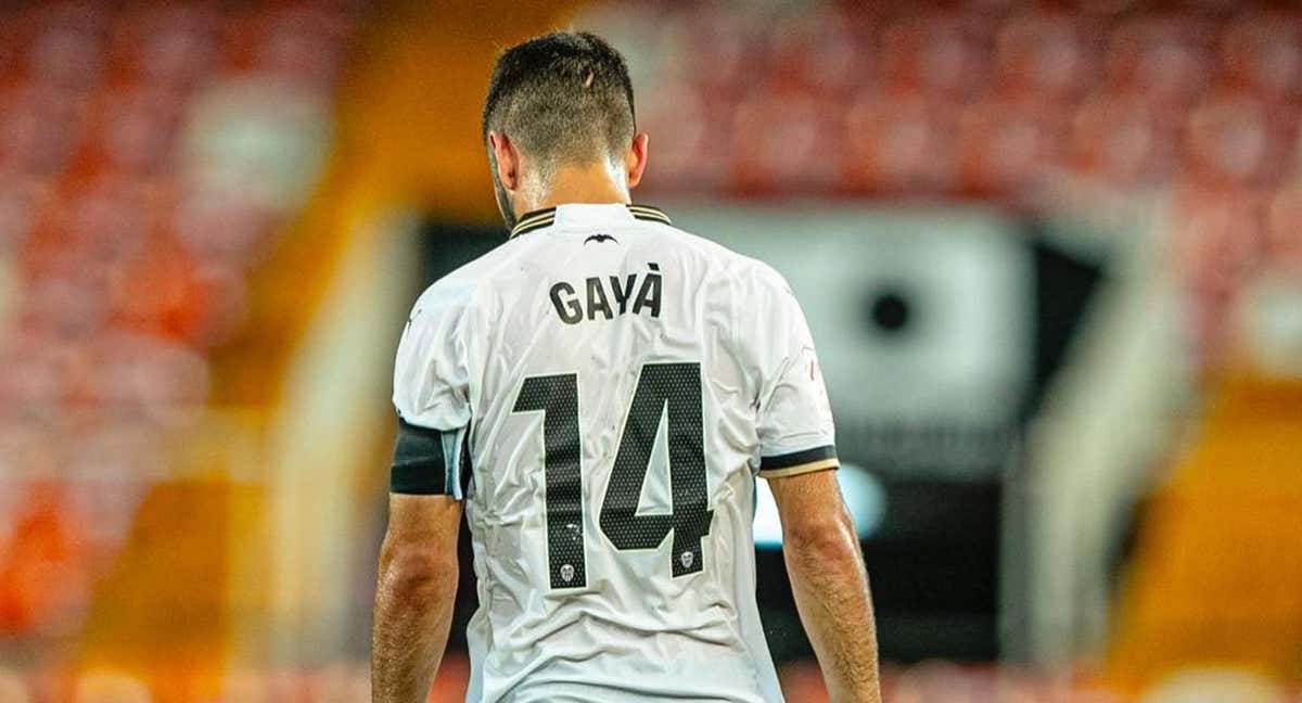 José Gayà de espaldas.