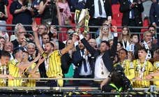 Wembley acoge cuatro fiestas de ascensos y una de copa antes de la Champions: «El mejor día de mi vida»