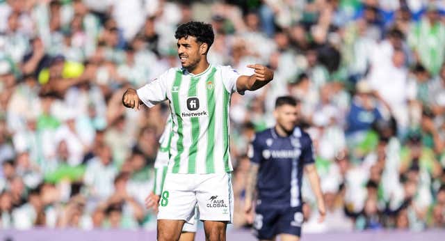 El Crystal Palace negocia con el Betis por Chadi Riad
