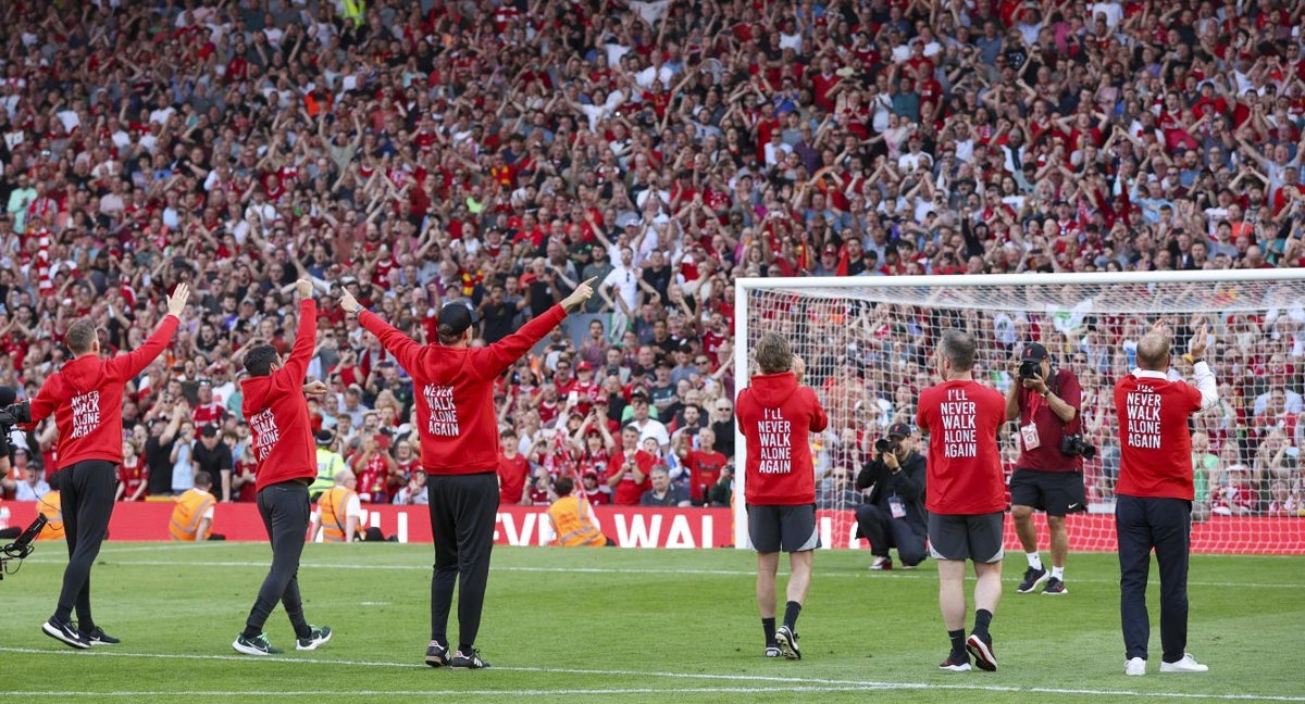Jürgen Klopp y su staff se despiden de Anfield.