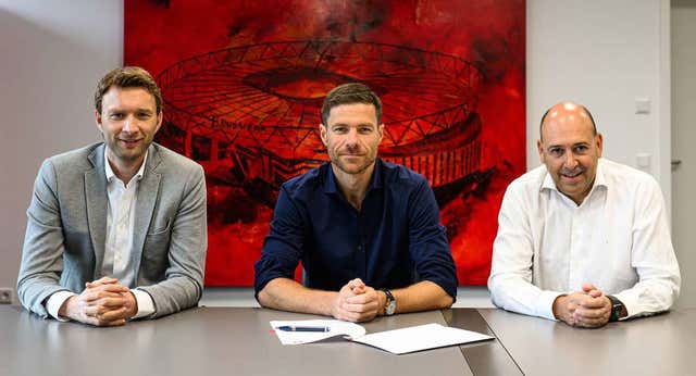 El tridente en los despachos que explica al Bayer Leverkusen y el secreto de su modelo: fichar para revalorizar