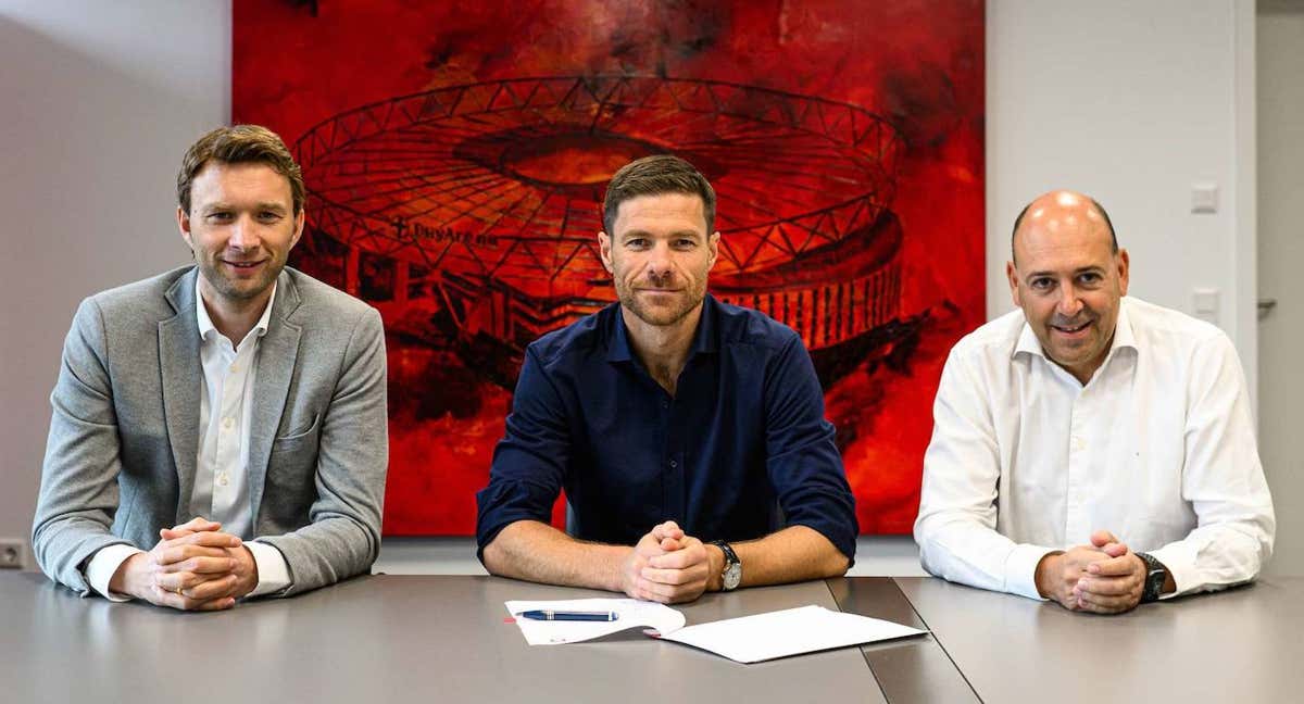 Simon Rolfes, Xabi Alonso y Fernando Carro.
