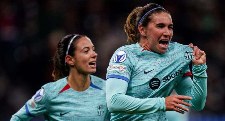 Marion Caldentey celebra un gol con el Barça junto a Aitana Bonmatí.