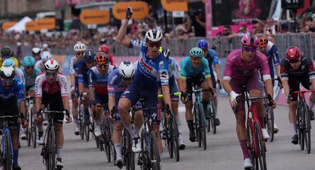 Merlier explota los fantasmas de Milan para derrotarle por segunda vez en este Giro