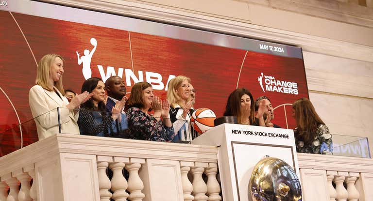 La comisionada del WNBA Cathy Engelbert en un acto.