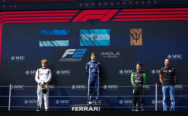 Franco Colapinto, celebrando su triunfo en Imola.  Dutch Photo Agency