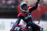 El señor mayor de Aprilia aprieta, pero no ahoga