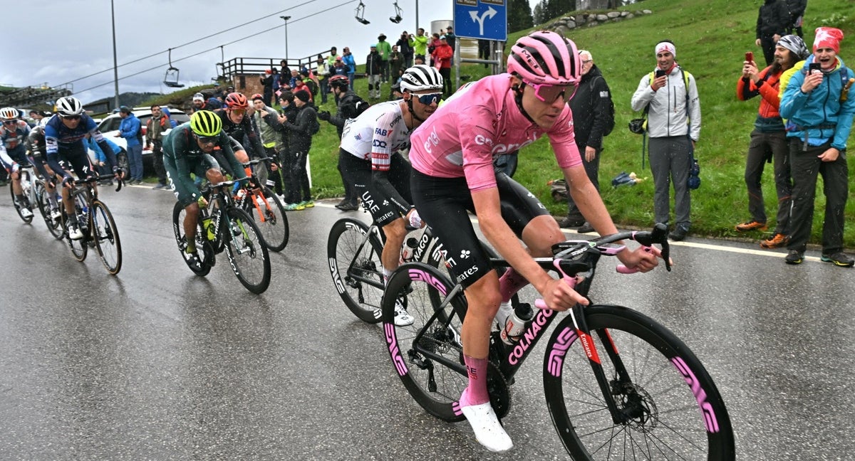 Tadej Pogacar, vestido de rosa, durante el Giro de Italia.