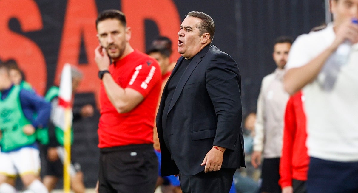Sandoval en un partido del Granada.
