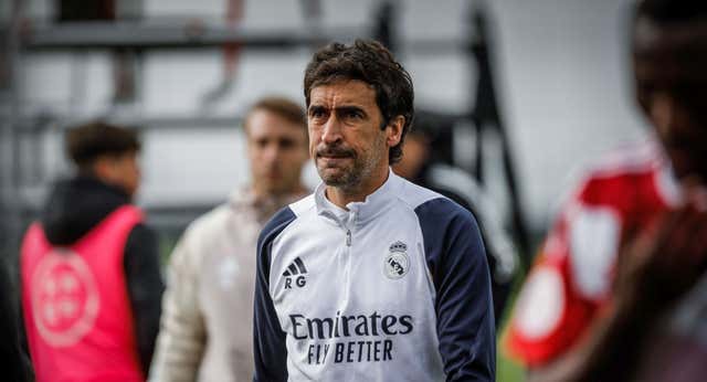 Raúl apaga el ruido sobre su salida del Real Madrid: «Ahora mismo te diría que sigo en el Castilla»